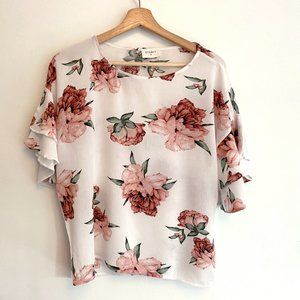 Everly | White Floral-Print Flutter Sleeve Top | Medium